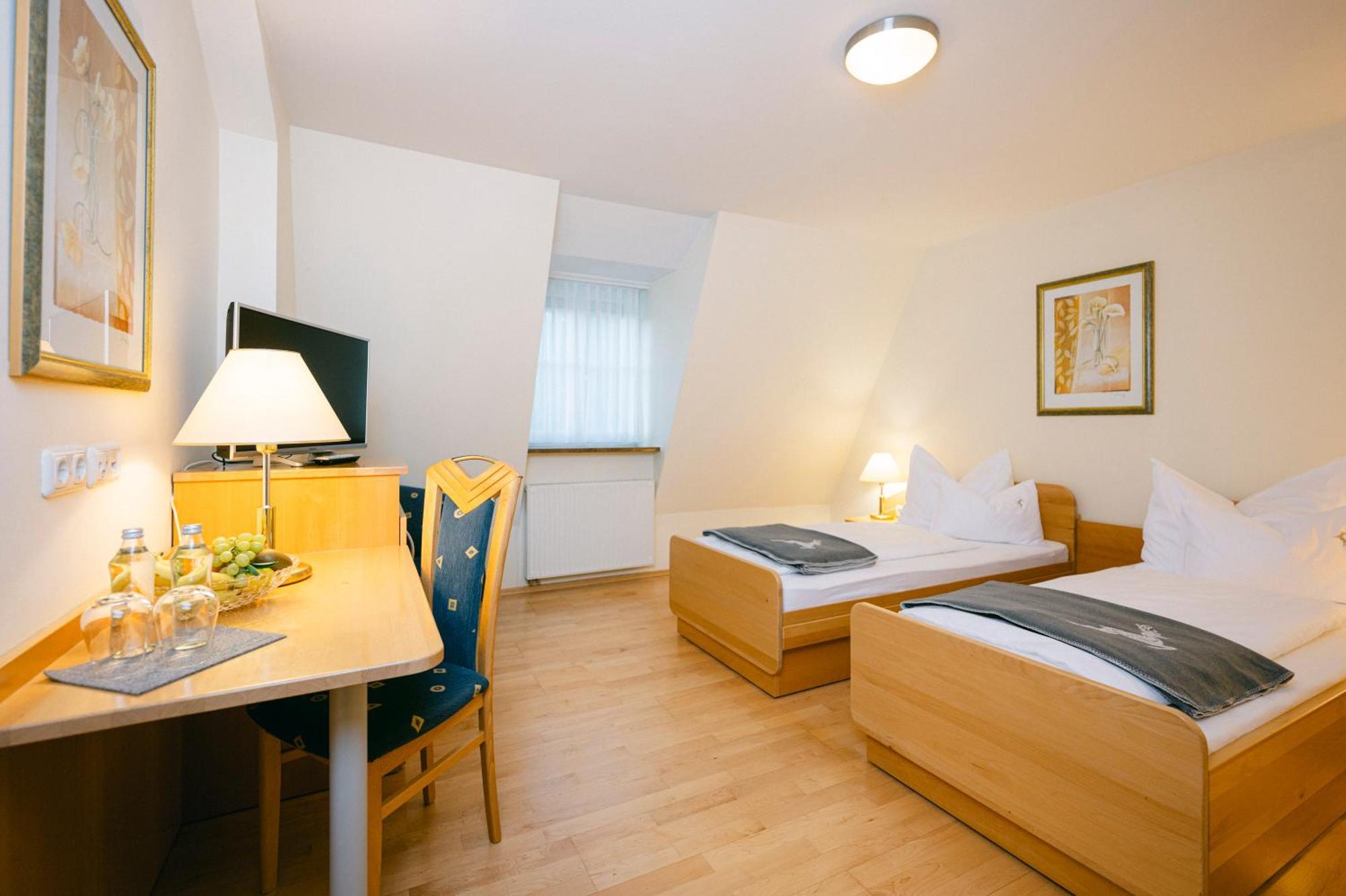 Gasthof Hotel Jaegerwirt Straßwalchen Extérieur photo