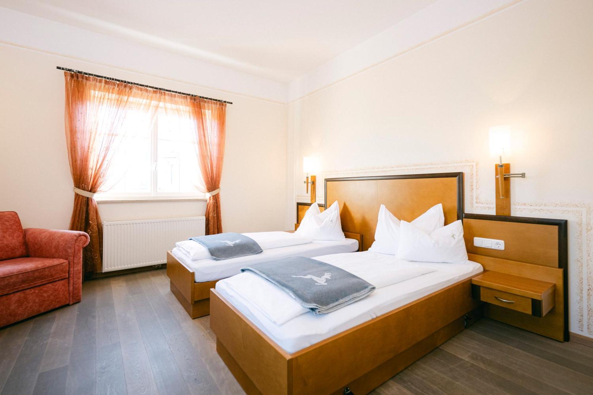 Gasthof Hotel Jaegerwirt Straßwalchen Extérieur photo